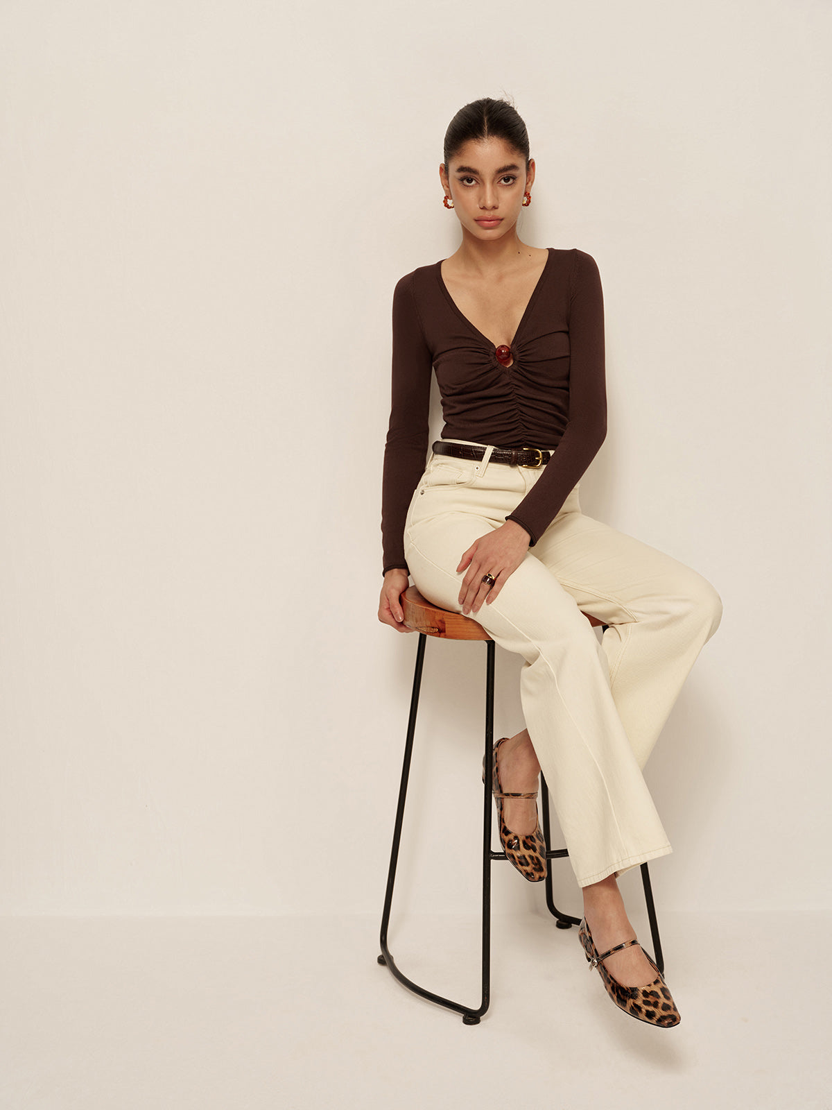 V Yaka Kesikli Pileli İnce Örgü Üst