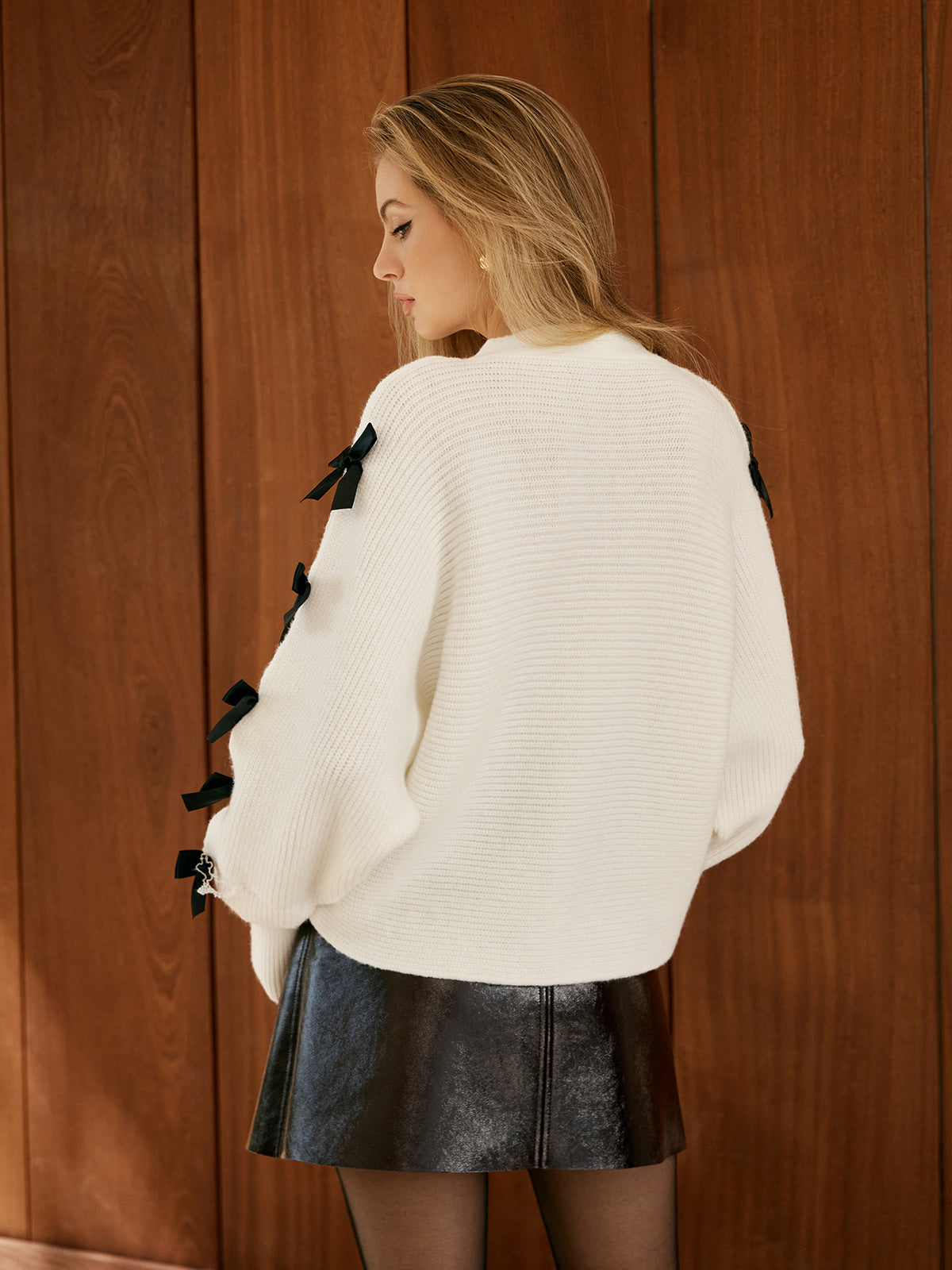 V Yaka Fiyonklu Kısa Hırka