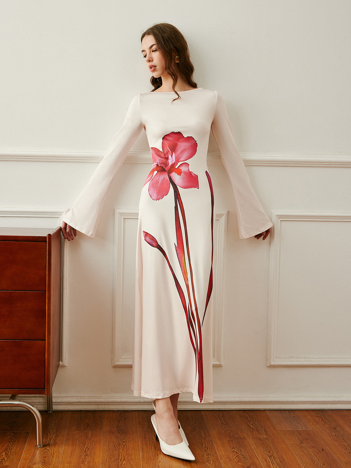 Sırtı Bağlamalı Çiçek Desenli Elbise