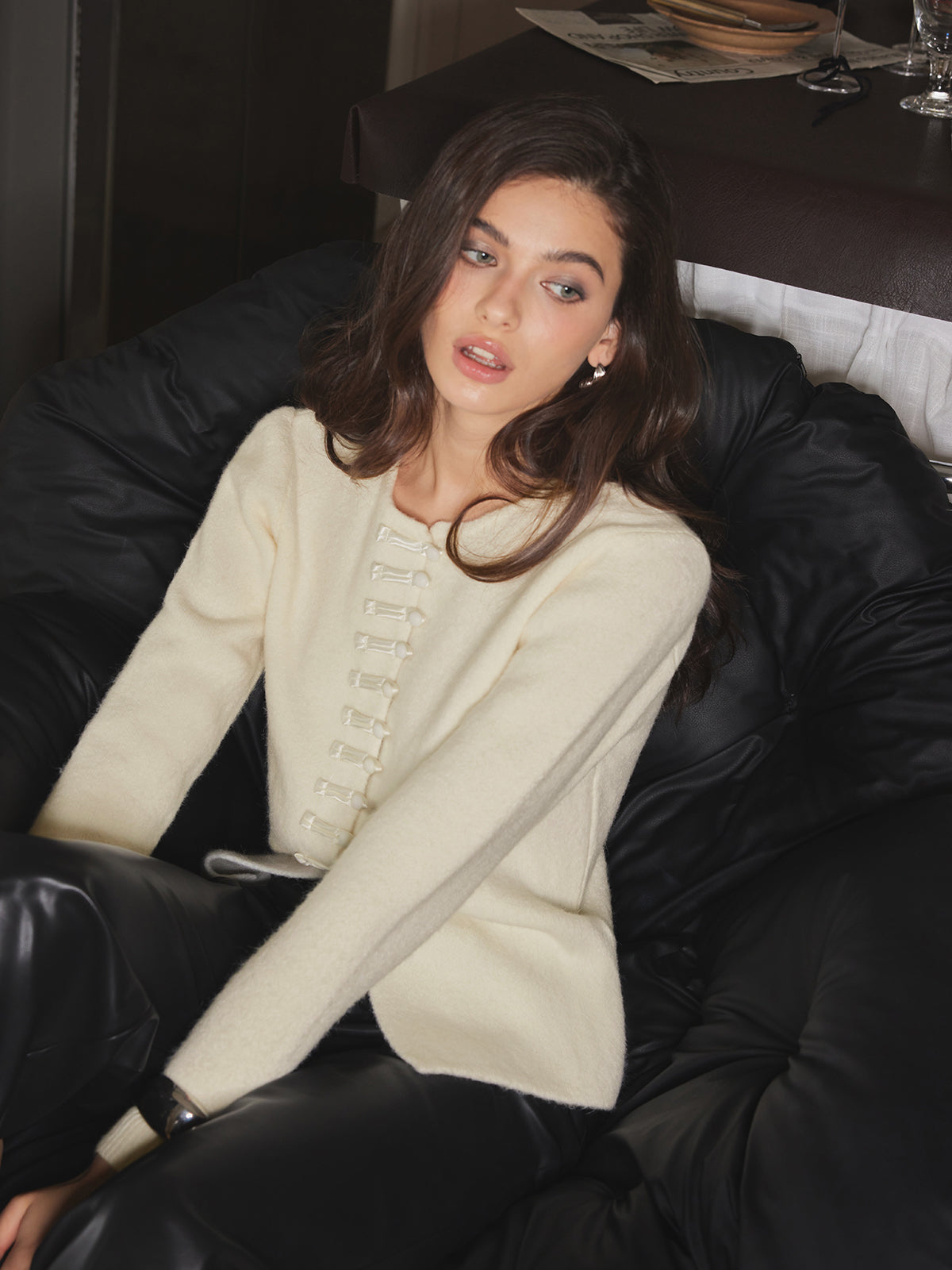 Yuvarlak Yaka Düğümlü Düğmeli Örgü Üst