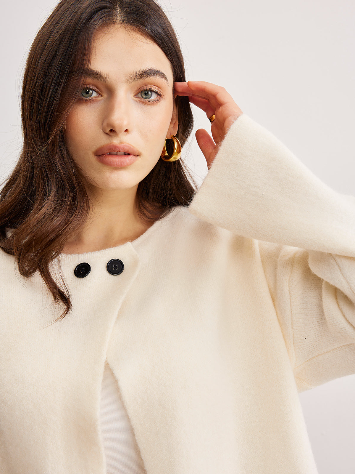 Minimalist Düğmeli Yırtıklı Hırka