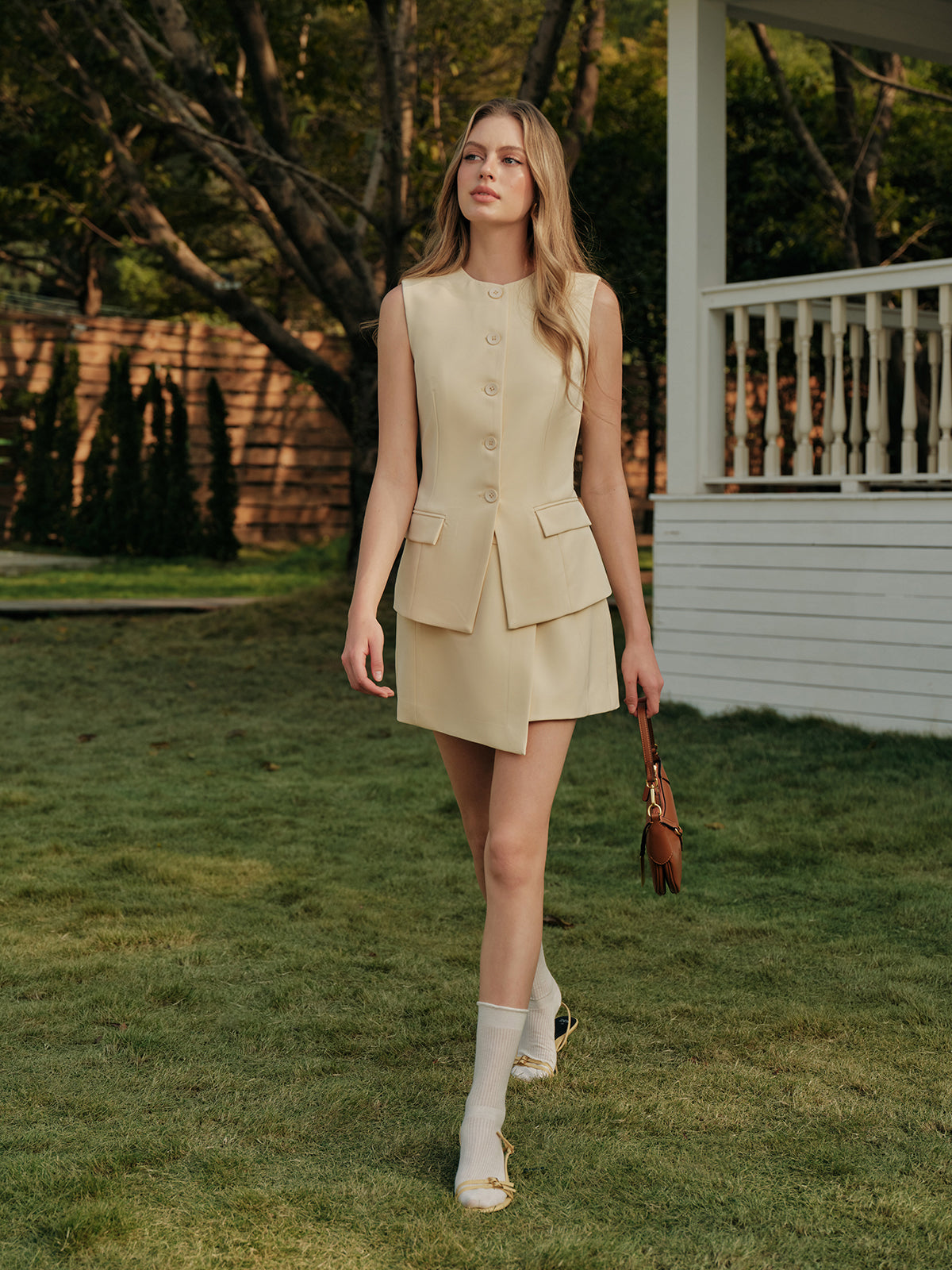 Zarif Düğmeli Yırtmaçlı Yelek