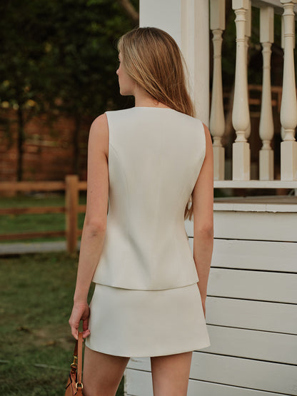 Zarif Metal Düğmeli Yırtık Yelek ve Etek Takımı