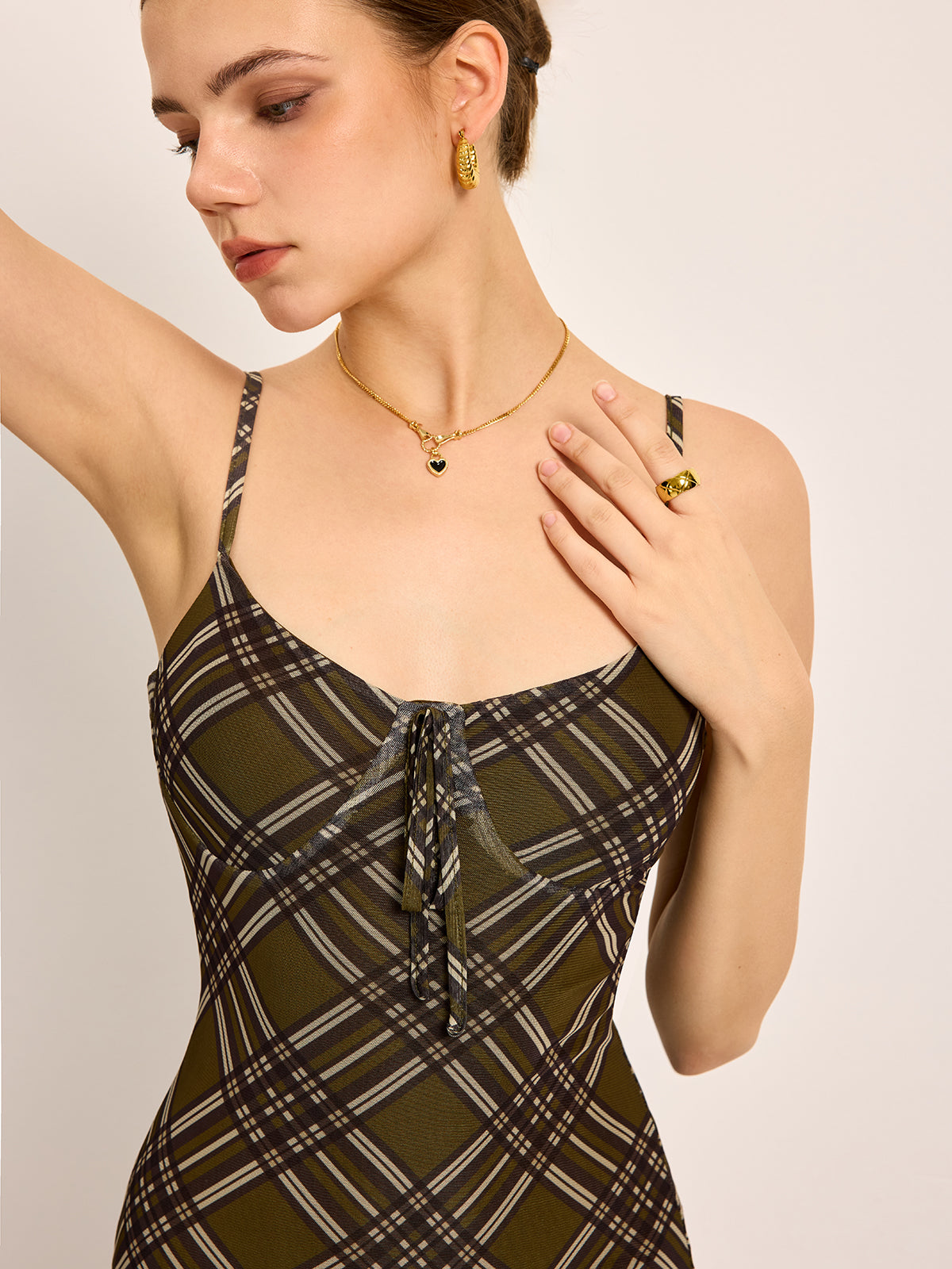 Ekose Desenli Önden Bağlamalı İnce Askılı Elbise