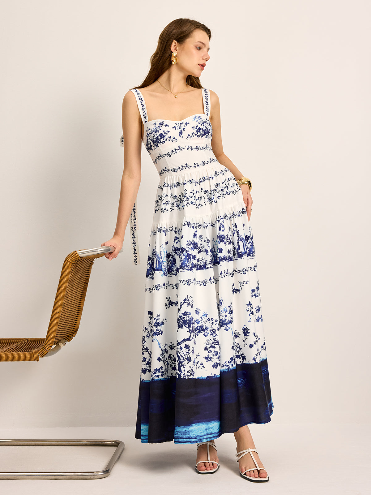 Çiçek Desenli Bağcıklı Katlı Elbise