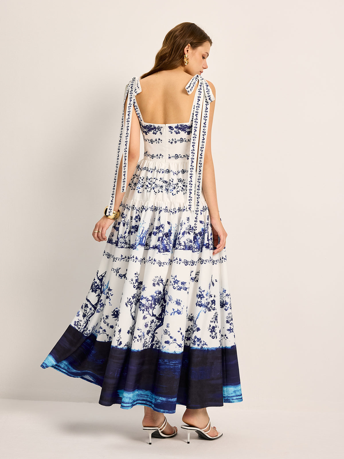 Çiçek Desenli Bağcıklı Katlı Elbise