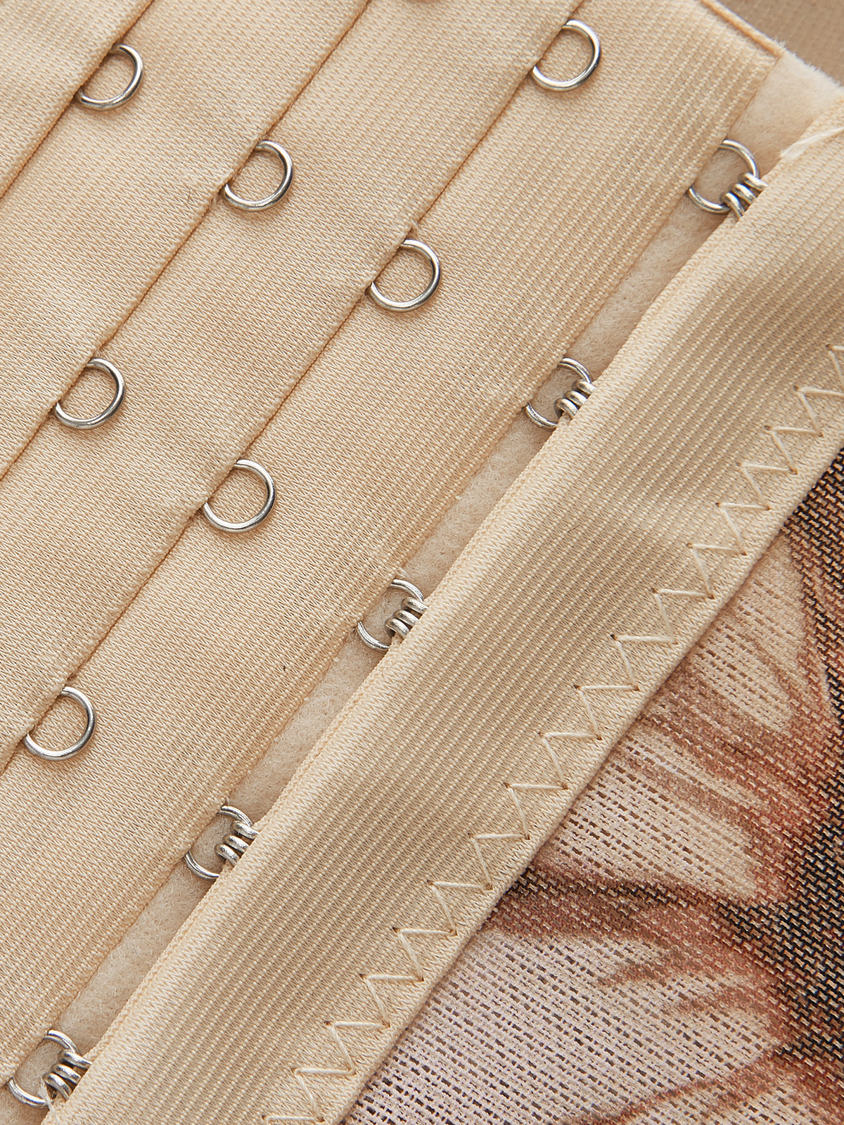 Yarı Şeffaf Çiçek Desenli Kalp Korse