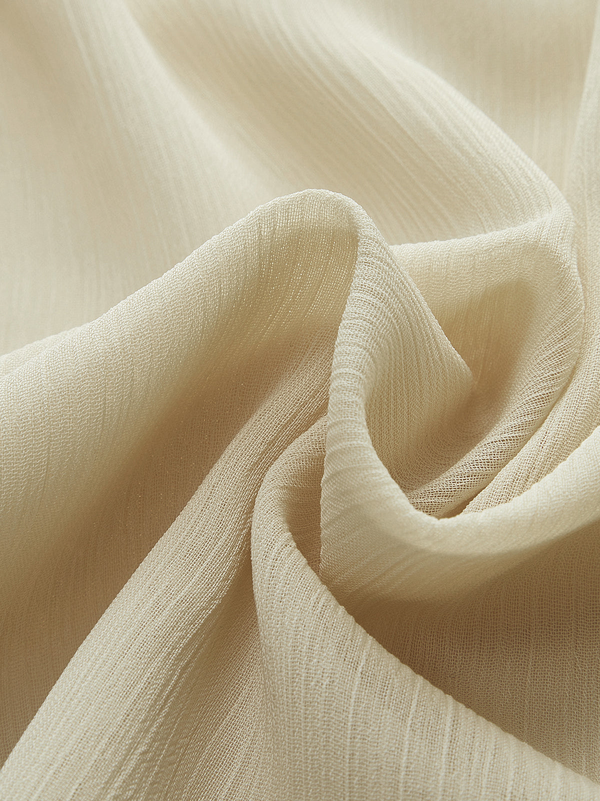 Yarı Şeffaf Metal Detaylı Şifon Fırfırlı Bluz