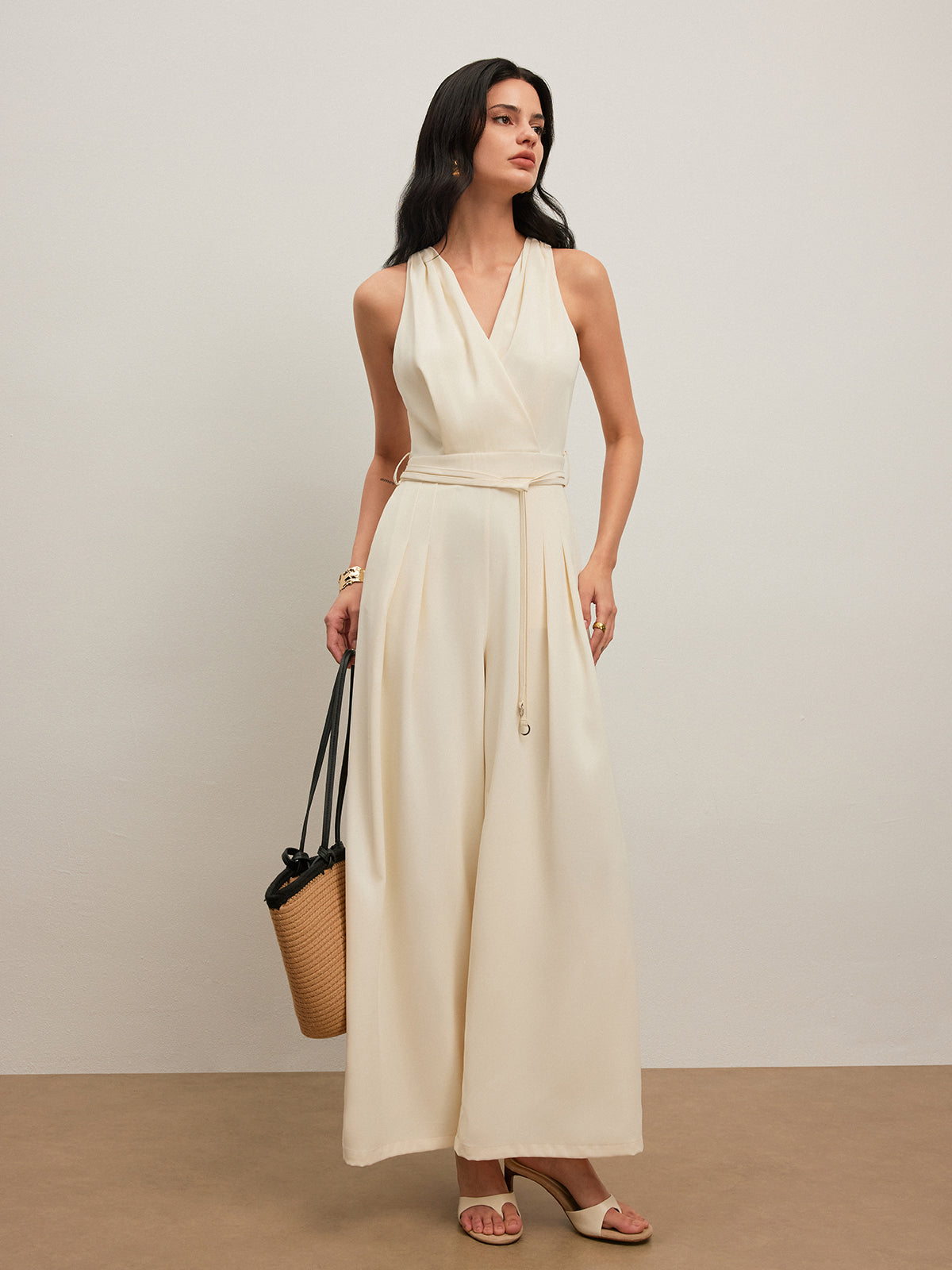 Belinde Kemer Bulunan Arka Düğmeli Askılı Tulum