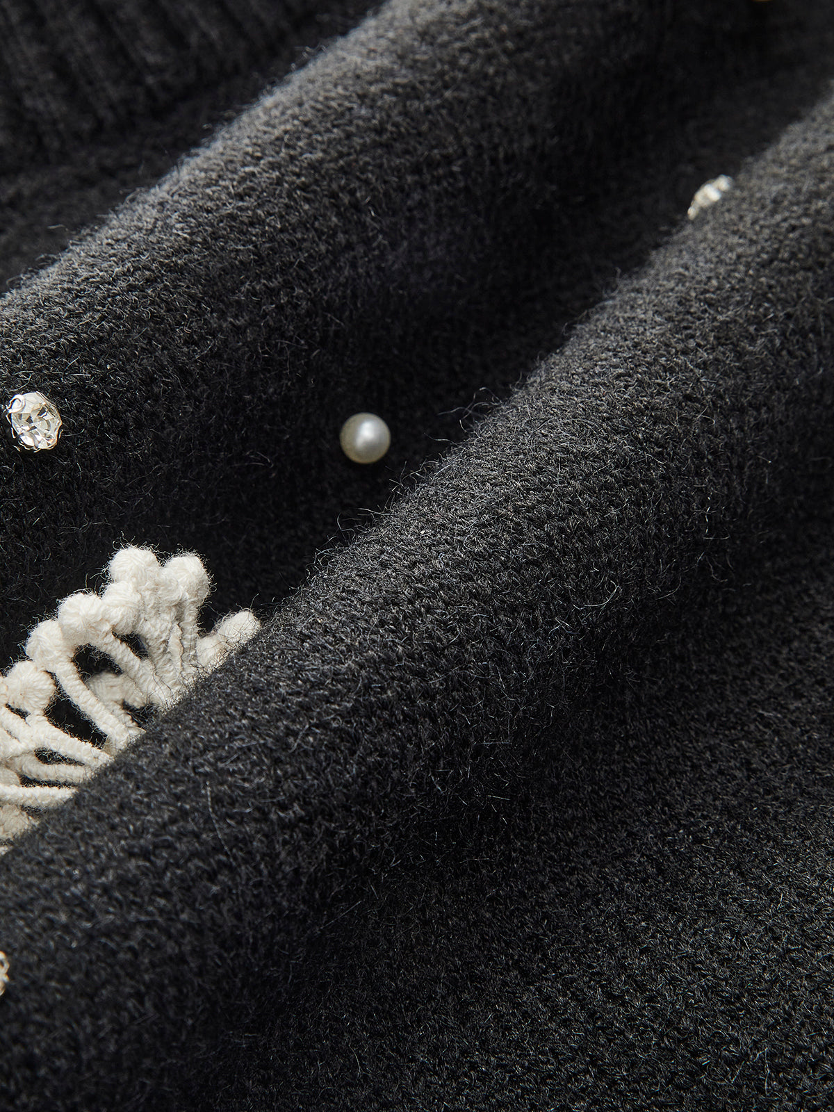 Çiçek Desenli Düğmeli Örgü Yelek