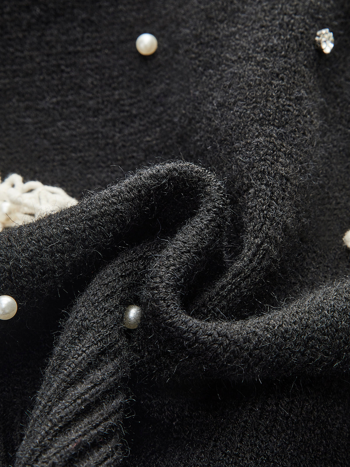 Çiçek Desenli Düğmeli Örgü Yelek