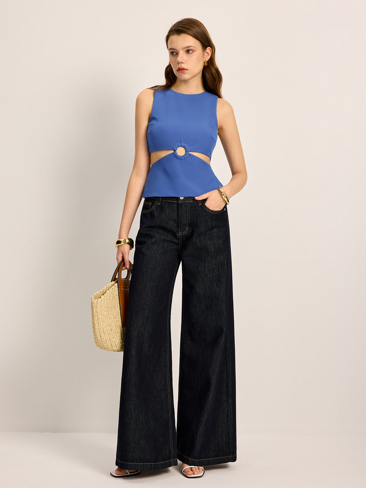 Kesik Detaylı Yuvarlak Yaka Üst