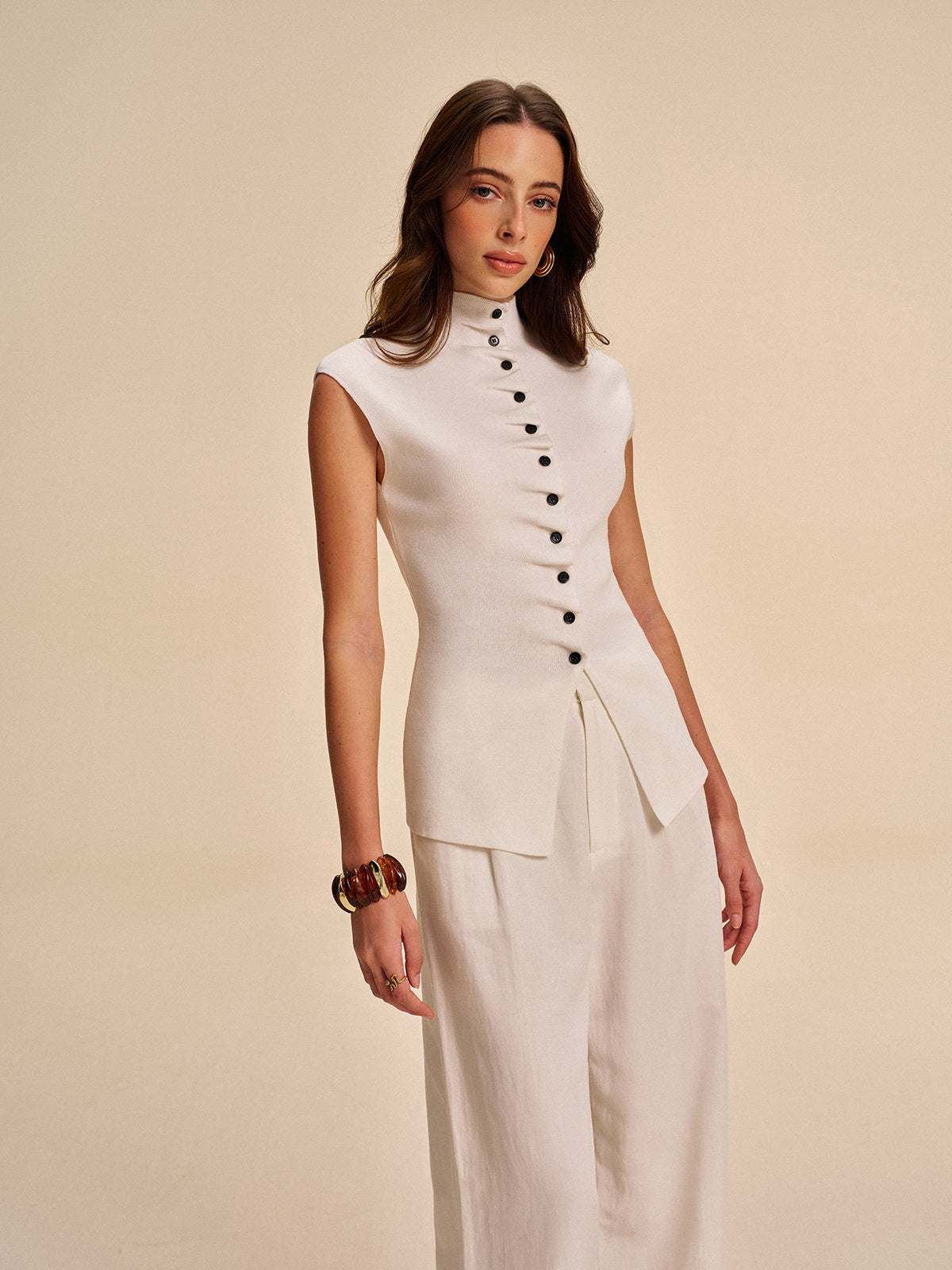 Düğmeli Ön Kolsuz Hırka