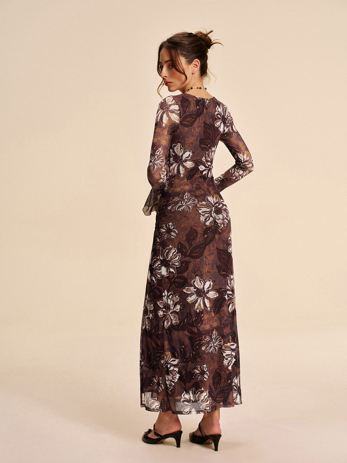 Yarı Şeffaf File Çiçekli Kesimli Elbise