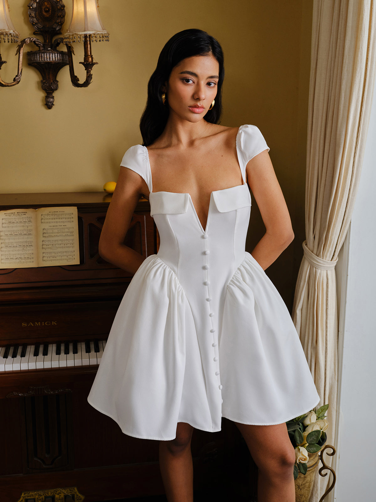 Önü Düğmeli Kalp Yaka Puf Kollu Elbise