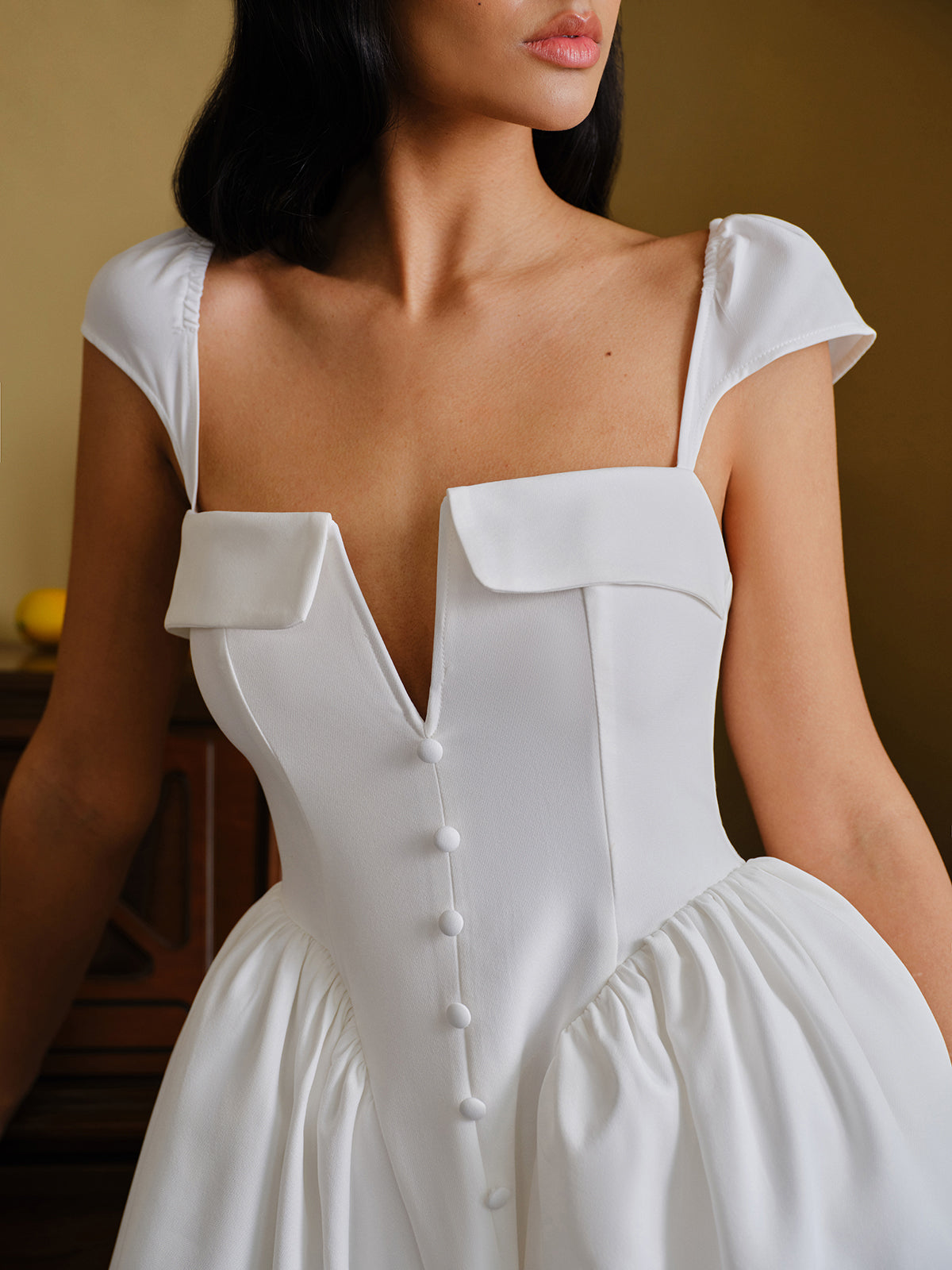 Önü Düğmeli Kalp Yaka Puf Kollu Elbise