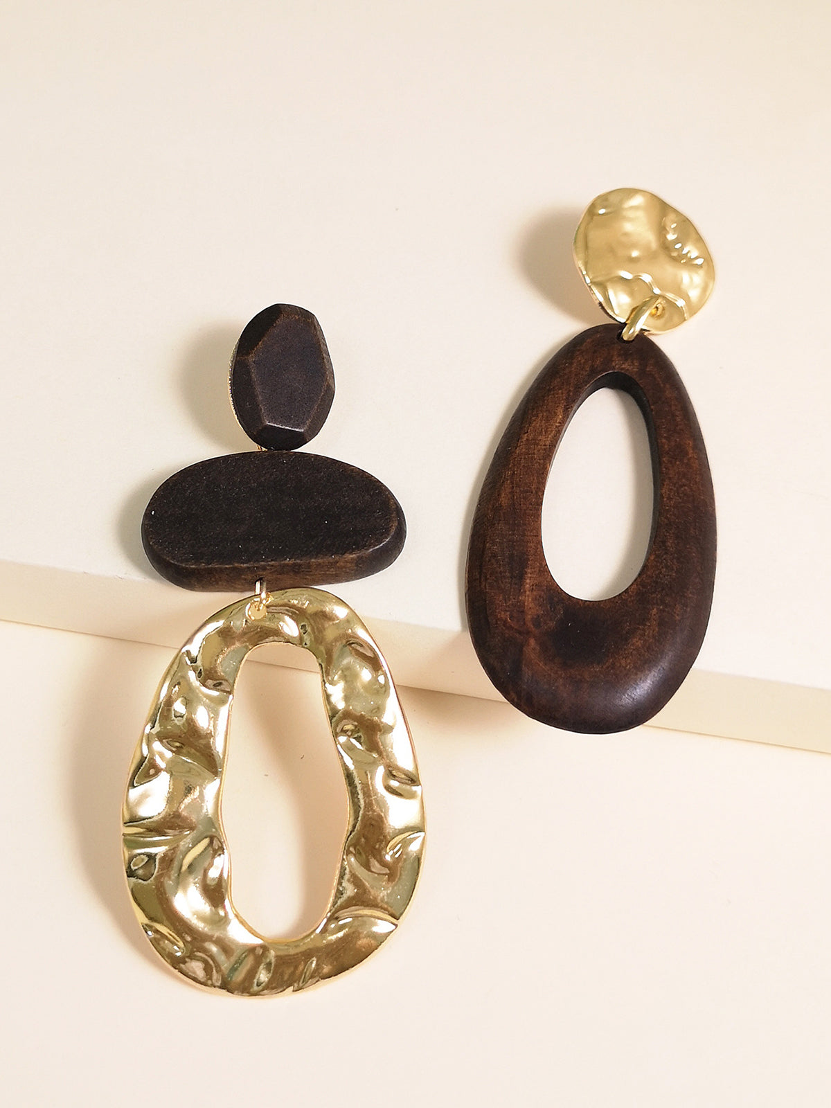 Asimetrik Ahşap ve Metal Damla Küpeler