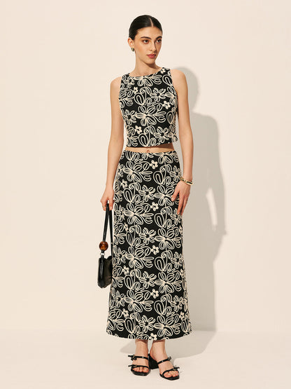 Anahtar Deliği Sırtlı Çiçek İşlemeli Kısa Üst