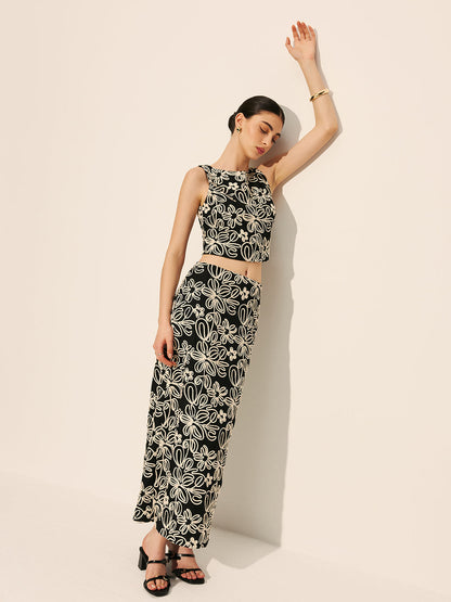 Anahtar Deliği Sırtlı Çiçek İşlemeli Kısa Üst