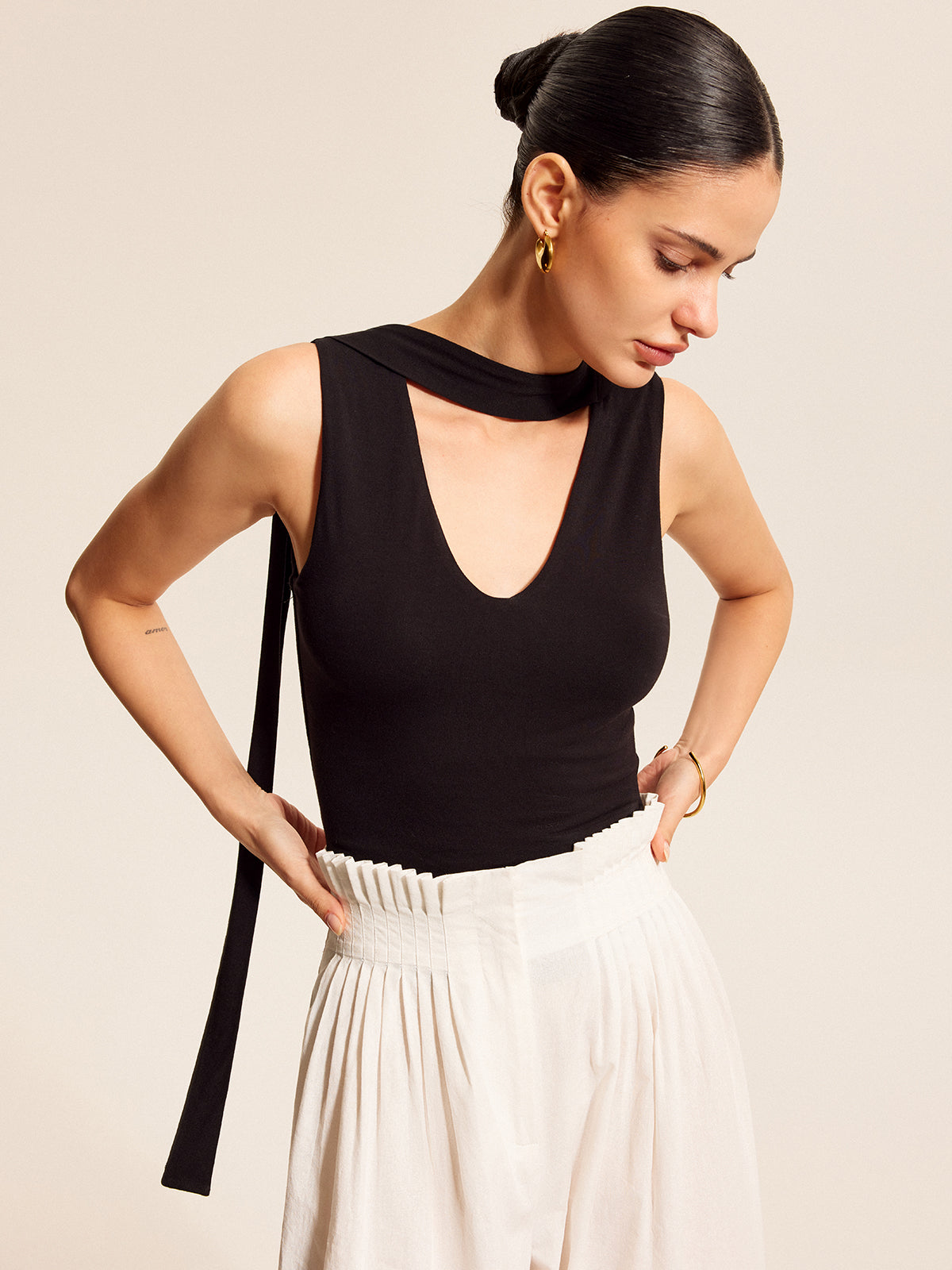 Boyun Bağlamalı V Yaka Üst