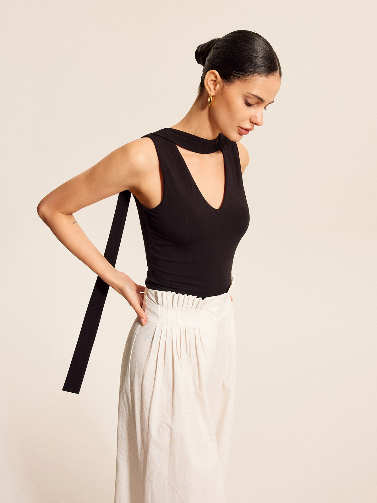 Boyun Bağlamalı V Yaka Üst