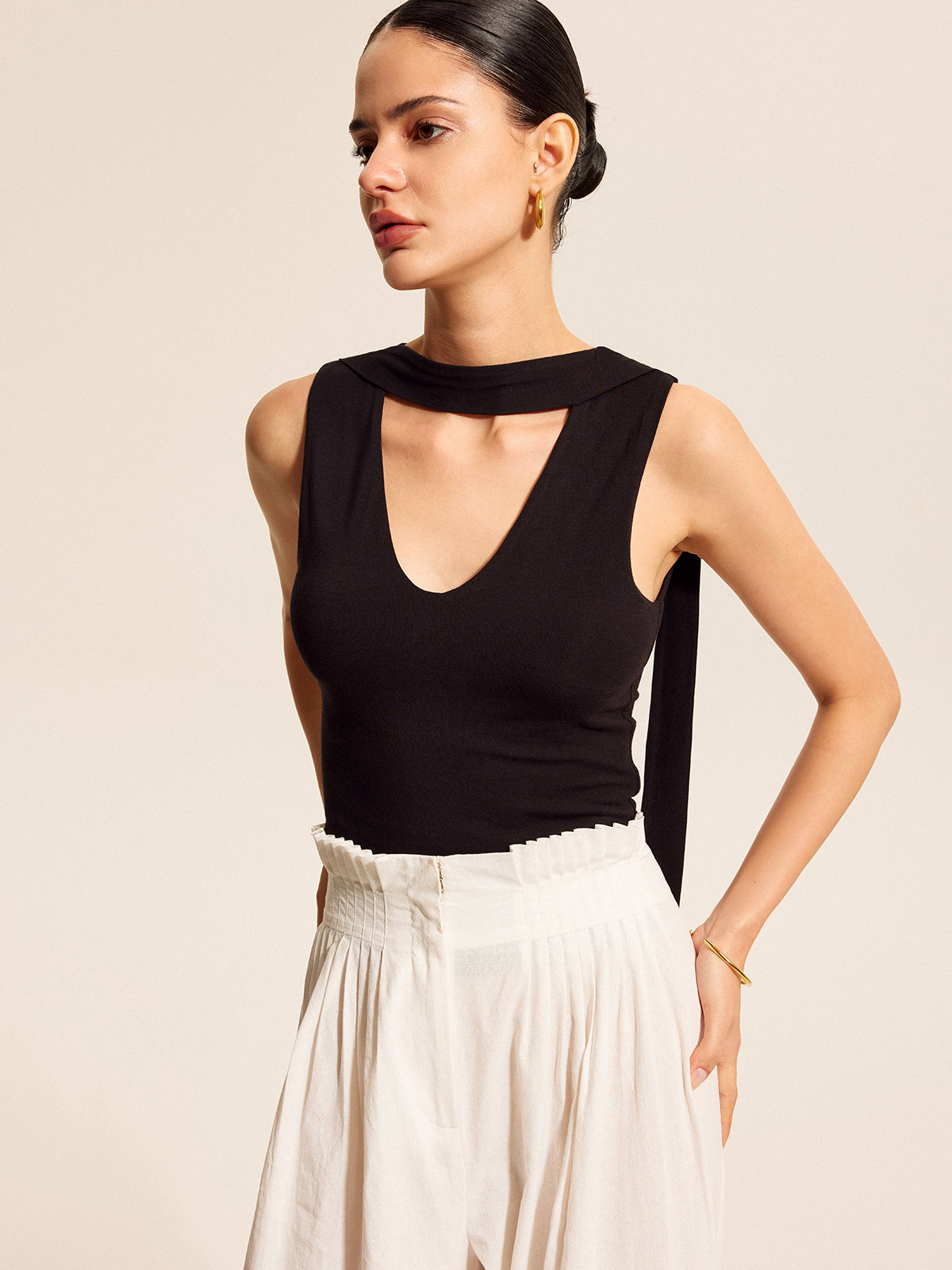 Boyun Bağlamalı V Yaka Üst