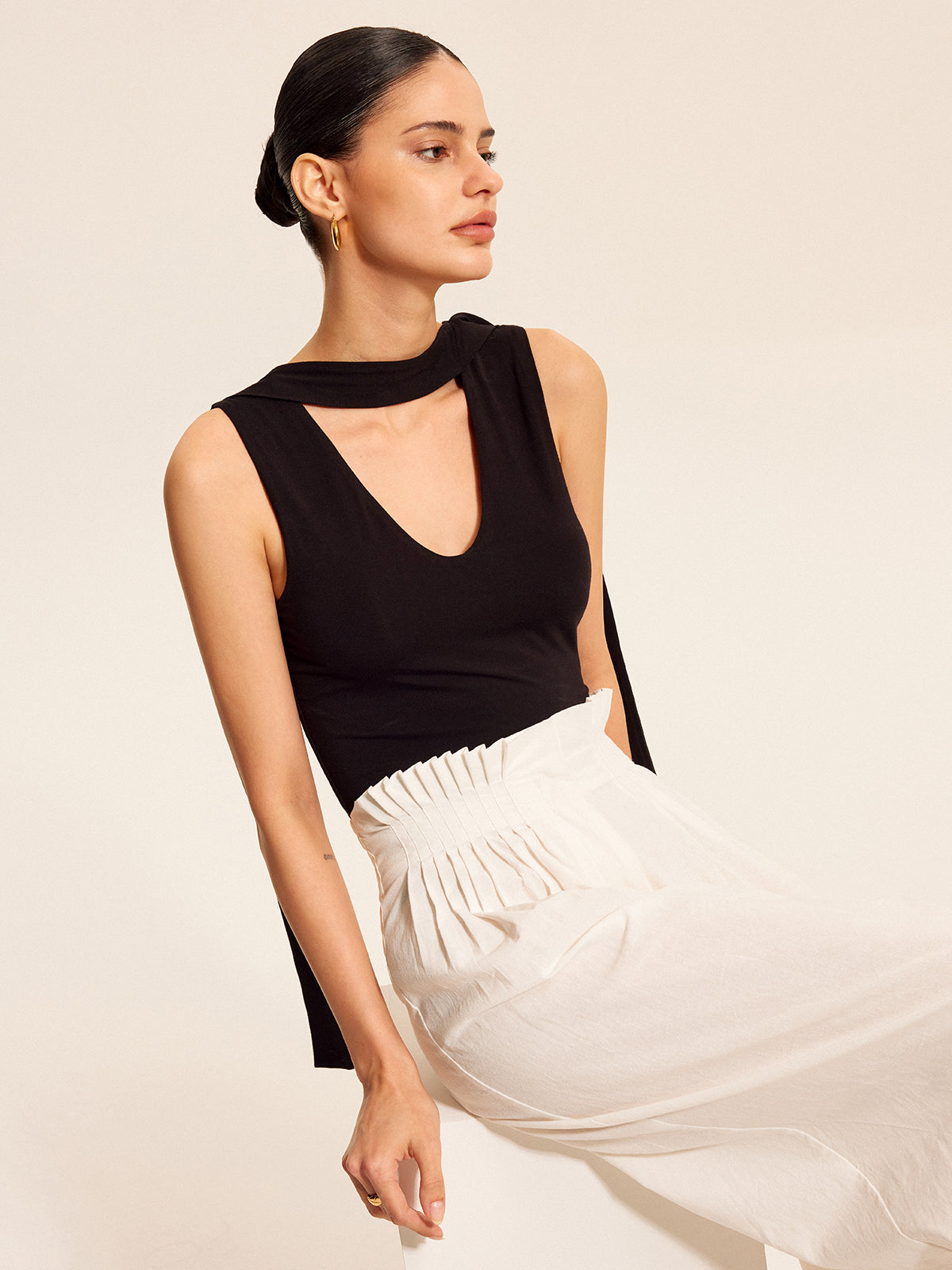 Boyun Bağlamalı V Yaka Üst