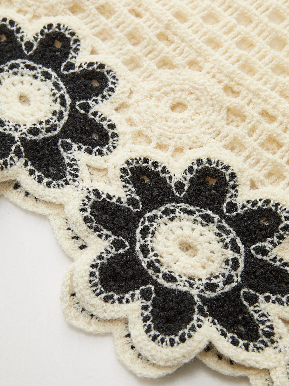 Tığ İşi Çiçekli Üst ve Pantolon Takımı