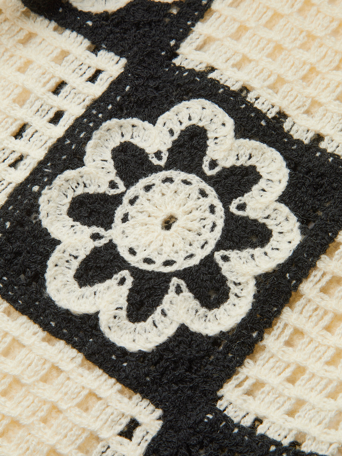 Tığ İşi Çiçekli Üst ve Pantolon Takımı