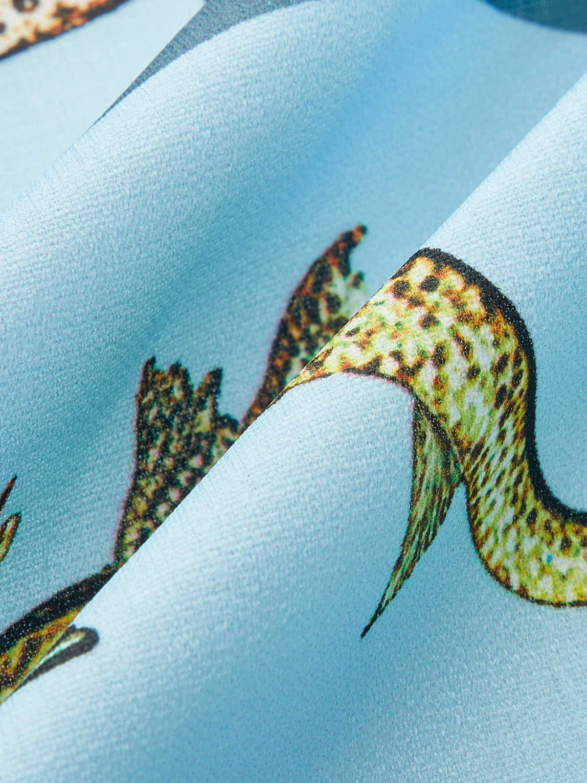 Düğmeli Yaka Su Desenli Kemerli Gömlek