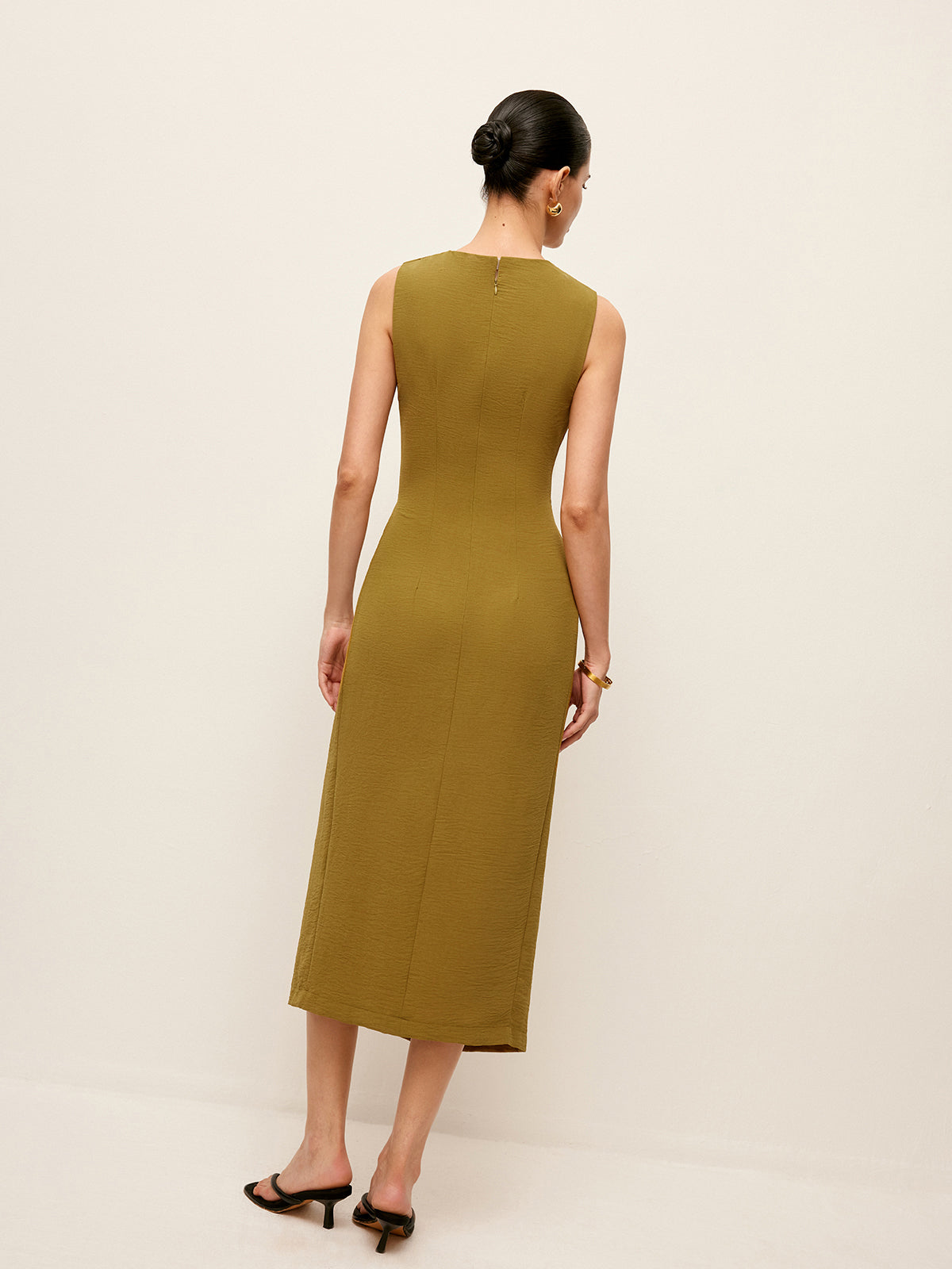 Metal Detaylı Büzgülü Bel Kolsuz Bölünmüş Elbise