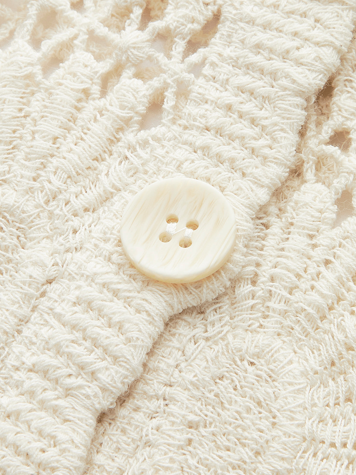 Tığ İşi Çiçekli Düğmeli Hırka