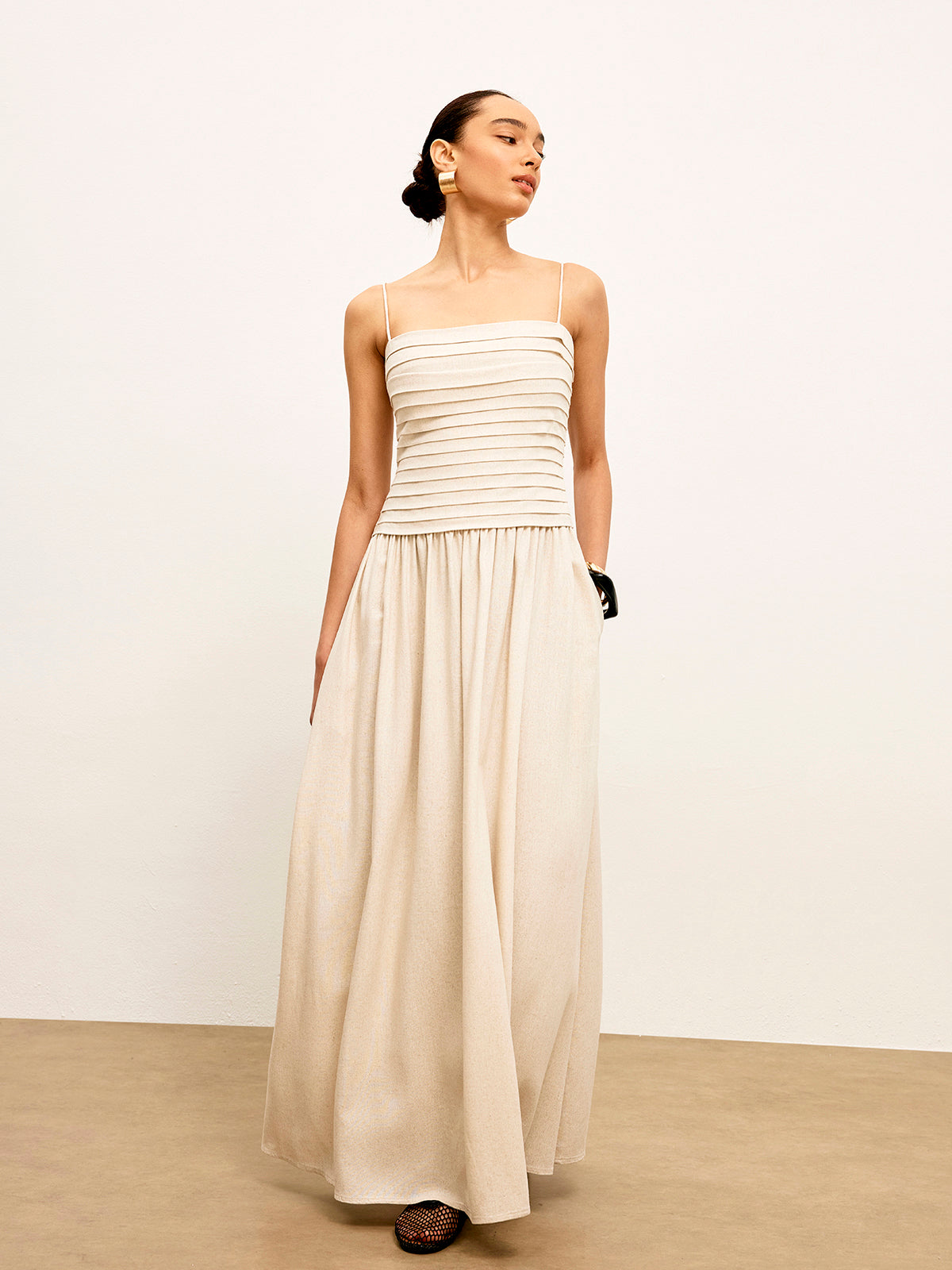 Büzgülü Sırtı Bağlamalı Askılı Elbise