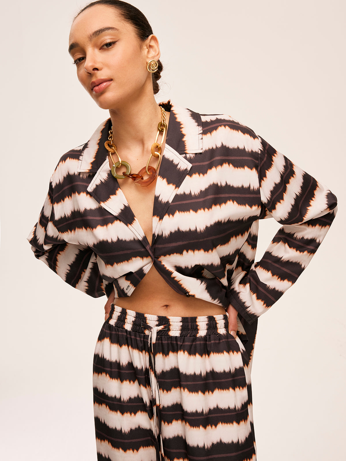 Cepli Geometrik Renk Bloklu Pantolon Takımı