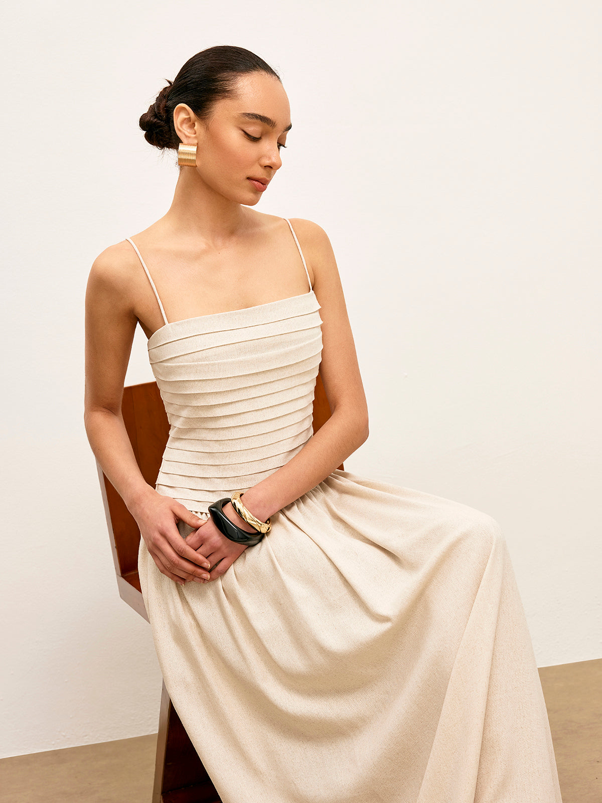 Büzgülü Sırtı Bağlamalı Askılı Elbise