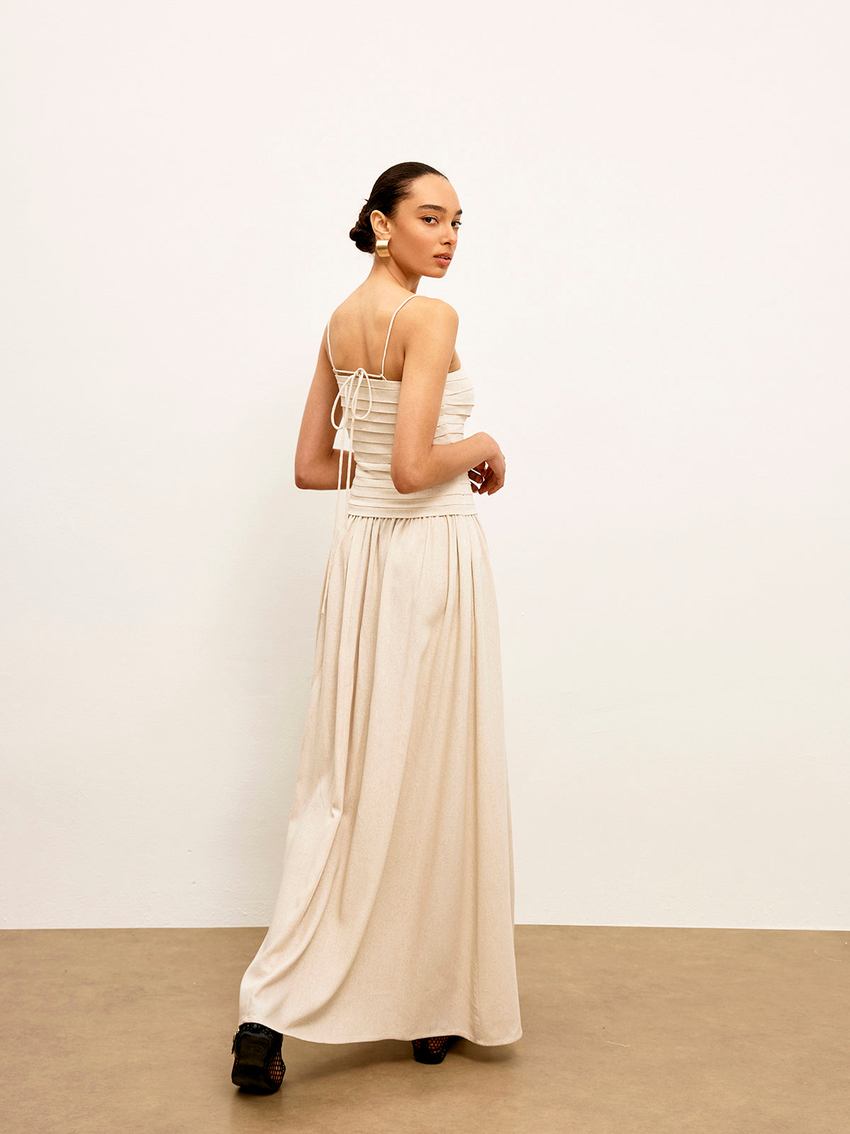 Büzgülü Sırtı Bağlamalı Askılı Elbise