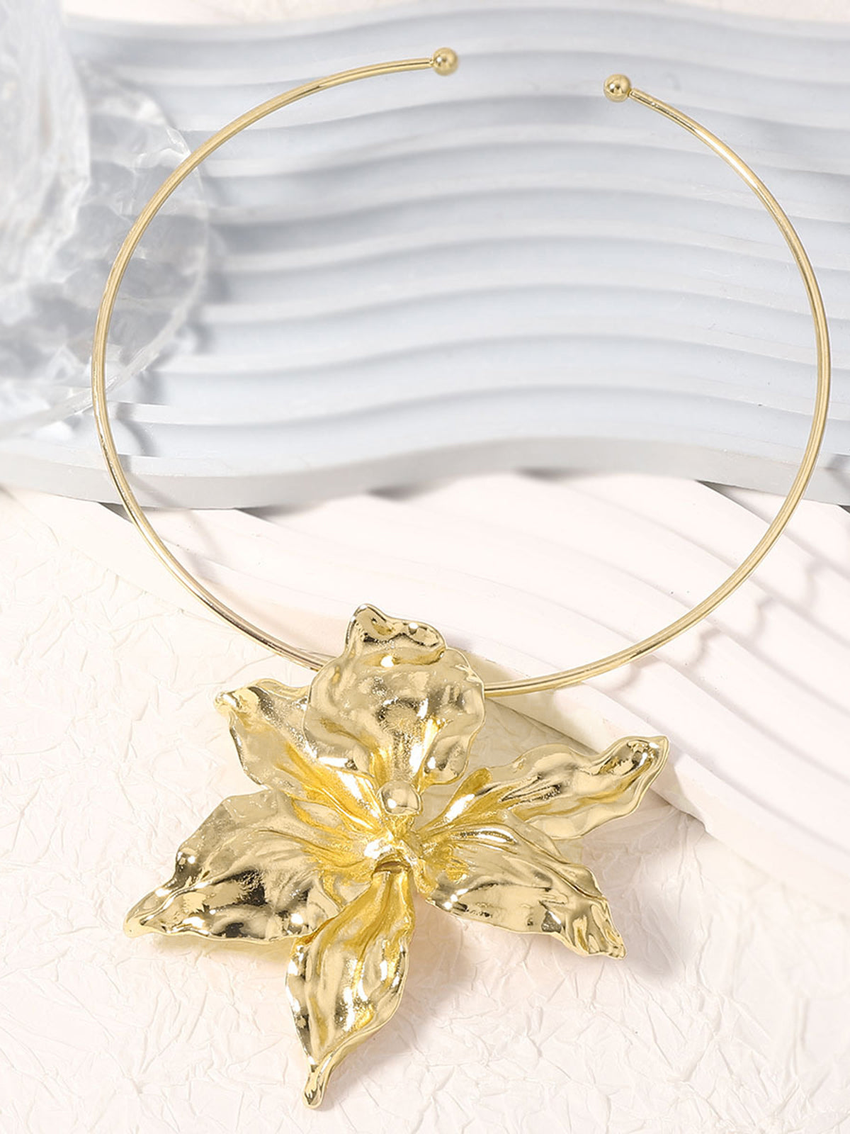 Çiçekli Gösterişli Choker Kolye