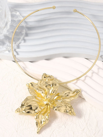 Çiçekli Gösterişli Choker Kolye