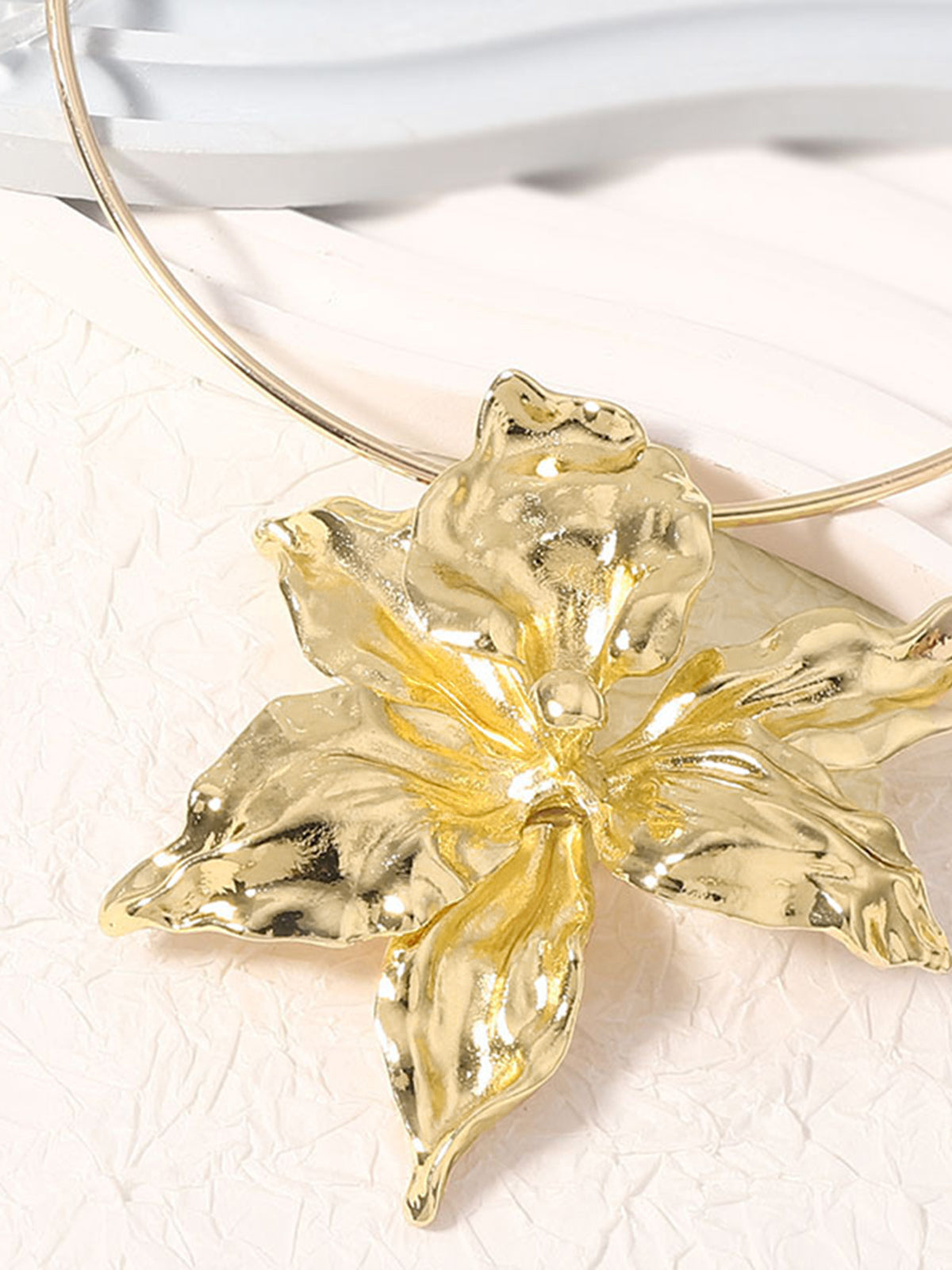 Çiçekli Gösterişli Choker Kolye