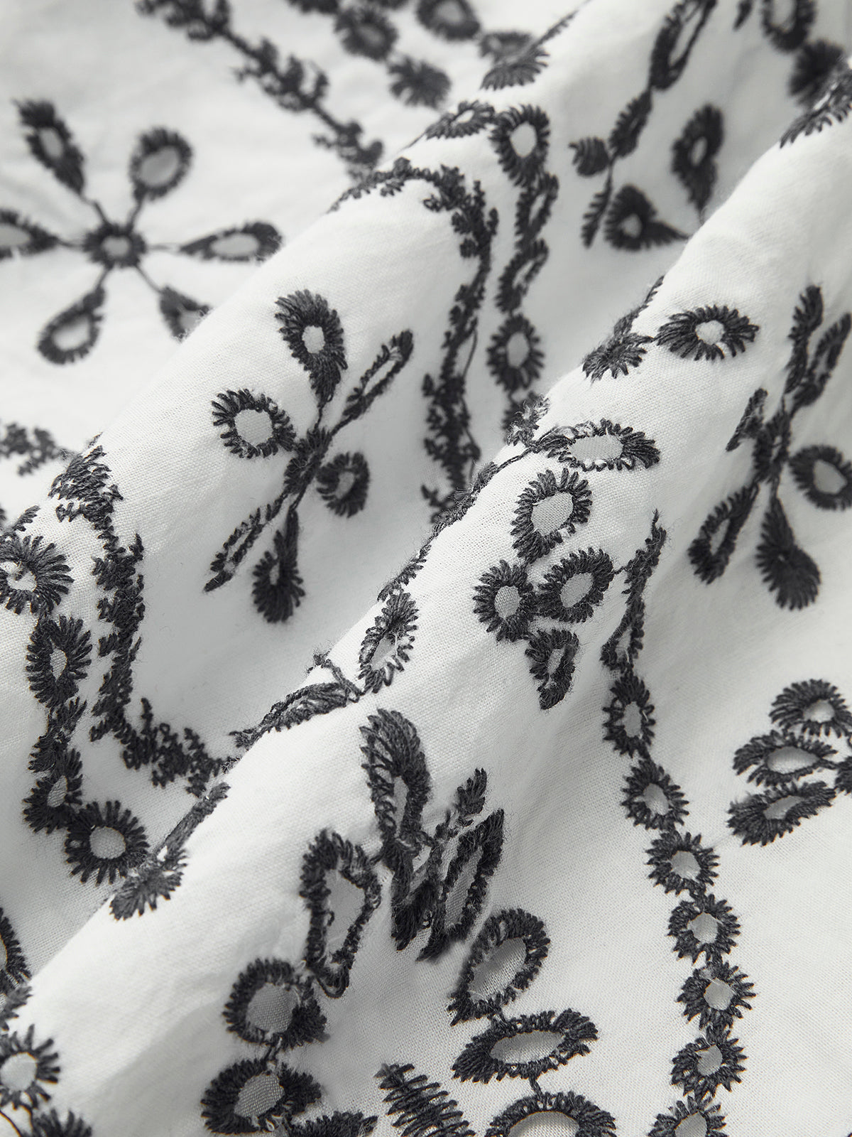 İşlemeli V Yaka Kemerli Elbise