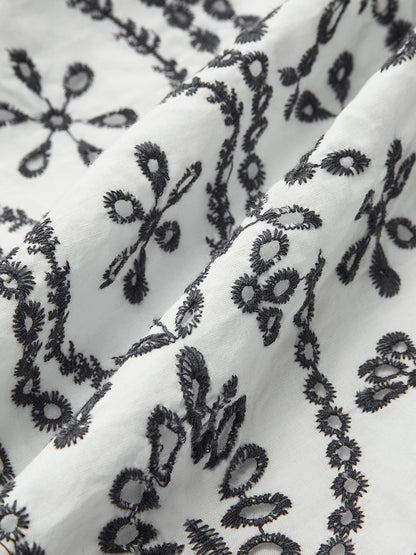 İşlemeli V Yaka Kemerli Elbise