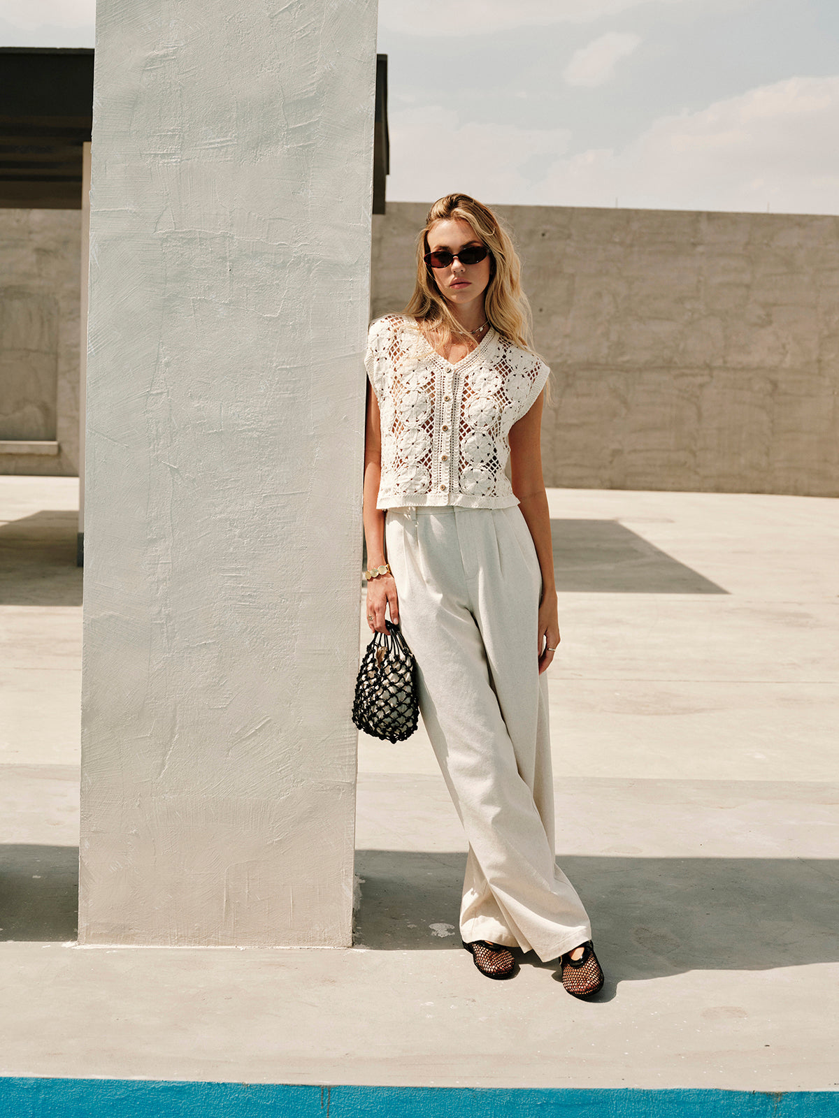 Yarı Şeffaf Jakarlı Kesik V Yakalı Atlet