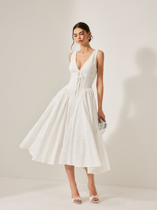 Pamuklu İşlemeli Sırt Bağcıklı Elbise