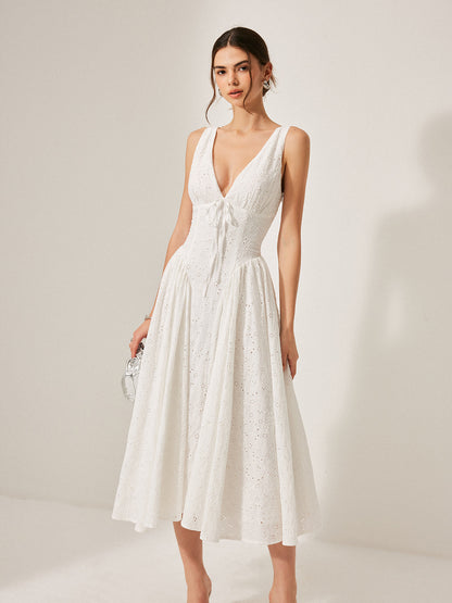 Pamuklu İşlemeli Sırt Bağcıklı Elbise