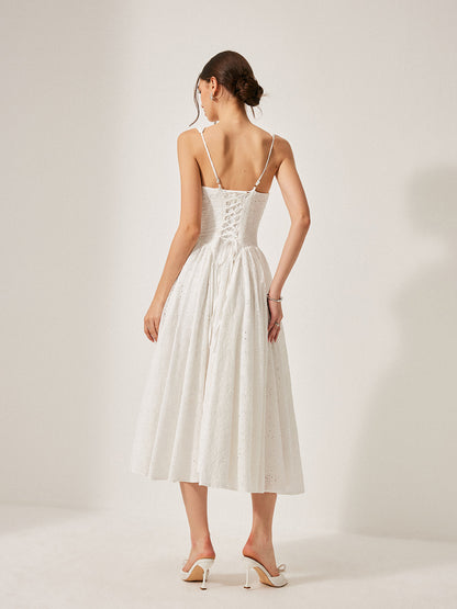 Pamuklu İşlemeli Sırt Bağcıklı Elbise