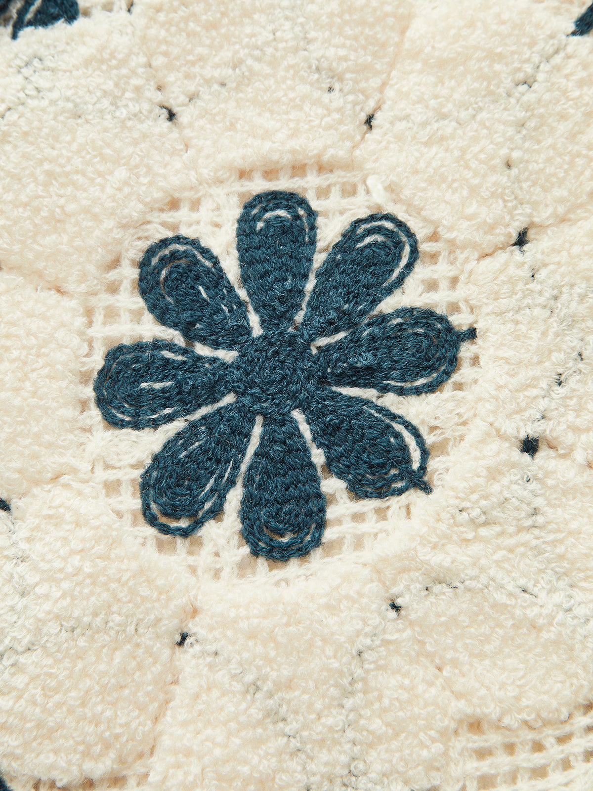 İşlemeli Tığ Örgü Yelek