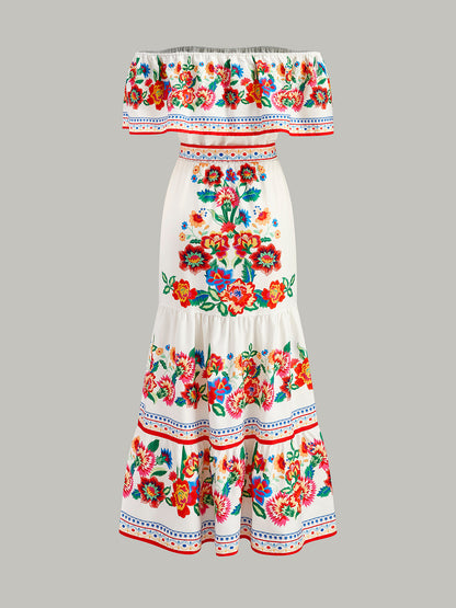 Omuzları Açık Çiçek Desenli Kemerli Elbise