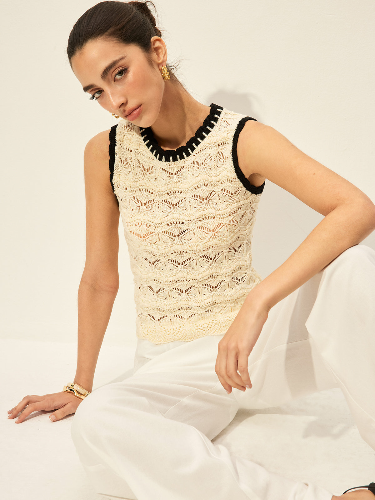 Tığ İşi Kontrast Kenarlı Kazak Yelek