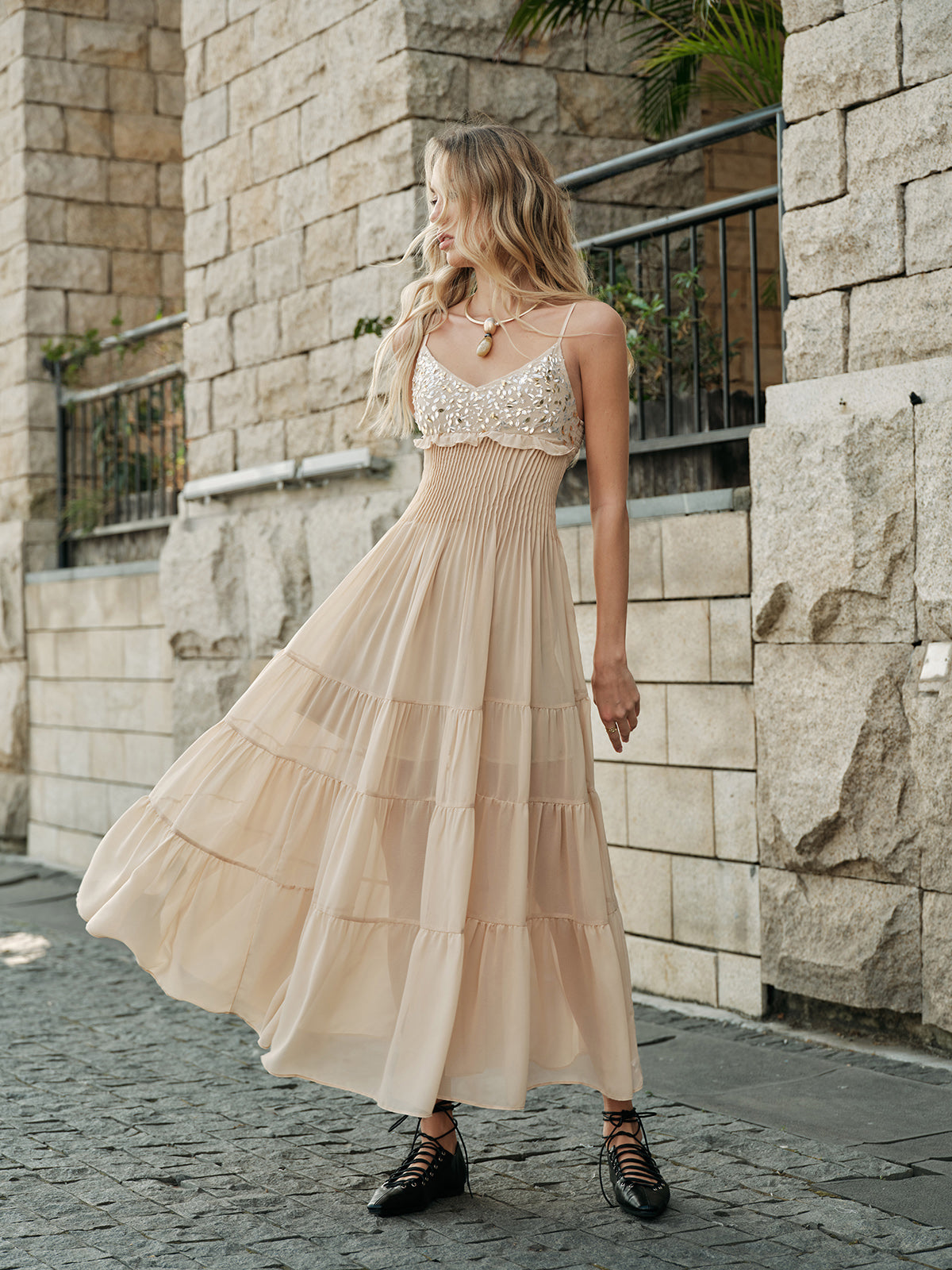 Yarı Şeffaf İşlemeli Büstiyer Katmanlı Elbise