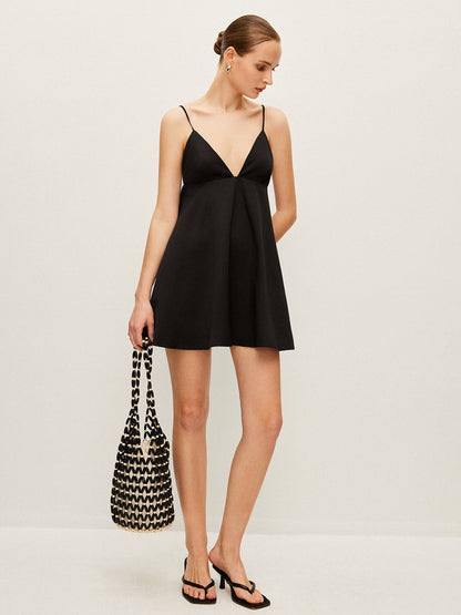 V Yaka Kloş Askılı Elbise